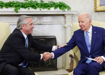 Alberto Fernández: «Javier Milei es una amenaza para la democracia, Hitler también entró por los votos»