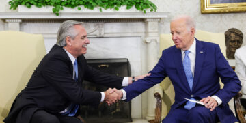 Alberto Fernández: «Javier Milei es una amenaza para la democracia, Hitler también entró por los votos»