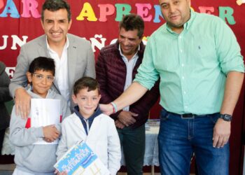 El Gobierno entregó más de 1.600 libros en el departamento Castro Barros