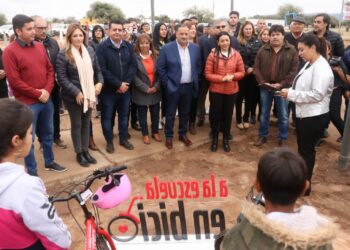 Primera zentrega en UlapesTodos los niños de las zonas rurales de la provincia tendrán su bicicleta para ir a la escuela
