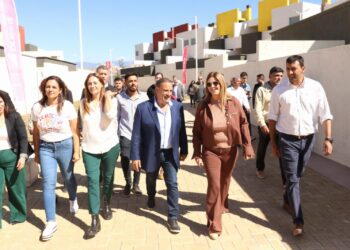 El gobernador Ricardo Quintela entregó las primeras 40 viviendas en altura, únicas en el país por su modelo y construcción