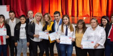 Más de 70 graduados y graduadas del Plan Fines recibieron sus diplomas