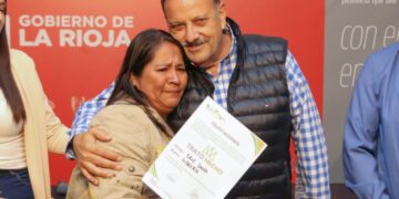 Más herramientas, más trabajoEl gobernador entregó herramientas a 100 emprendimientos