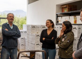 Visita a Finca Vista LargaEl Gobierno de La Rioja continúa apoyando a emprendedores en pos de la producción y el desarrollo turístico