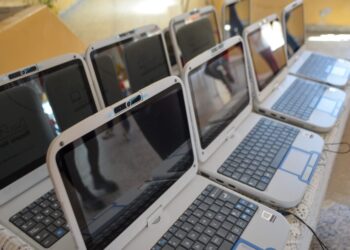 Advierten que es delito la venta de computadoras entregadas por el Gobierno en las escuelas