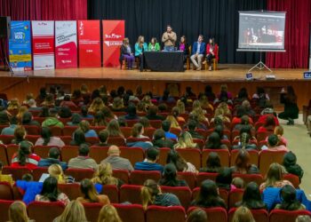 En una sala colmada dio inicio el Primer Congreso Provincial por los Derechos de las Infancias y Adolescencias
