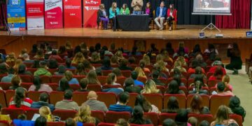 En una sala colmada dio inicio el Primer Congreso Provincial por los Derechos de las Infancias y Adolescencias