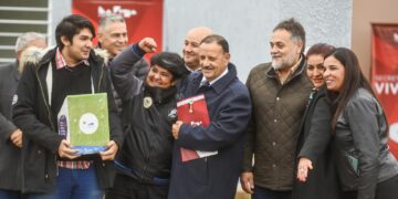 El gobernador Ricardo Quintela entregó a 58 familias la llave de su nuevo hogar