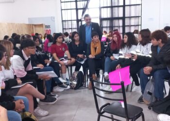 Estudiantes secundarios debaten en el “Primer Foro de Jóvenes en Acción”: