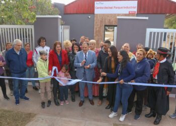 El gobernador Ricardo Quintela dejó inaugurado el nuevo edificio del Centro Vecinal de barrio Parque Industrial