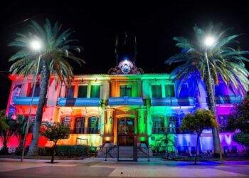 Iluminarán la Casa de Gobierno con los colores de la bandera del Orgullo