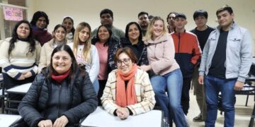 Becaria estadounidense brinda apoyo educativo en el Instituto “Albino Sánchez Barros”