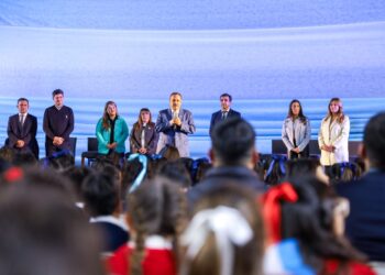 Más de 7.000 estudiantes de toda la provincia prometieron lealtad a la bandera
