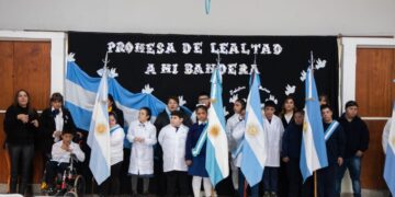 Estudiantes de escuelas de la modalidad de Educación Especial prometieron lealtad a la Bandera