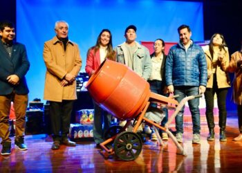 El gobierno provincial mediante la vicegobernadora Florencia López entregó beneficios a los operarios de Arauco Tex