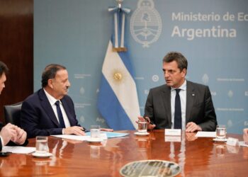 Por 294 millonesEl gobernador Quintela firmó con Massa un importante convenio para agricultores familiares