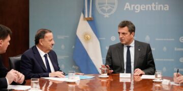 Por 294 millonesEl gobernador Quintela firmó con Massa un importante convenio para agricultores familiares