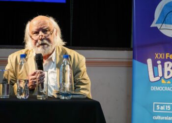 Juan Sasturain fertilizó al público con una charla distendida sobre literatura