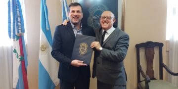 El ministro de Transporte y Comunicaciones, Ismael Bordagaray firmó convenio de cooperación con la UNLaR