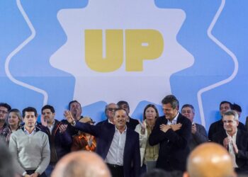 La Rioja recibió a Sergio Massa y Agustín Rossi en el Superdomodo para apoyar a Unión por la Patria «