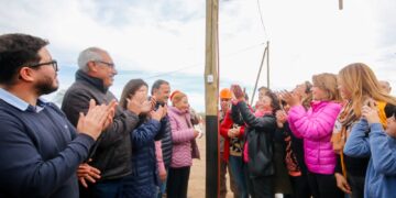 Visita del gobernador Ricardo QuintelaEl sistema eléctrico llegó al paraje Agua Verde del Departamento Ortiz de Ocampo