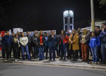 Quintela inauguró alumbrado público y asfaltado en el Parque Industrial para dotar a la zona de mayor seguridad