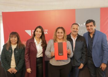 El gobernador Quintela entregó decretos de pase planta a 126 trabajadoras y trabajadores del Ministerio de Educación