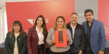 El gobernador Quintela entregó decretos de pase planta a 126 trabajadoras y trabajadores del Ministerio de Educación