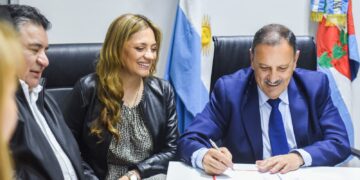 El gobernador firmó un convenio que respalda a las trabajadoras y trabajadores rurales