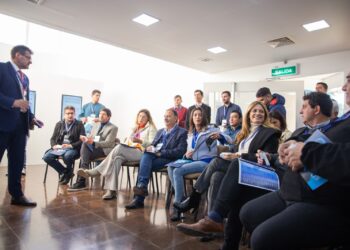 El gobernador Ricardo Quintela inauguró una nueva nave industrial en Laboratorios Beta