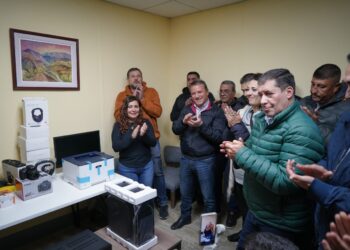 Luz Santángelo Carrizo con Rodrigo Brizuela y Doria en Chilecito El Gobierno Provincial sigue apoyando a los medios locales para garantizar una comunicación federal