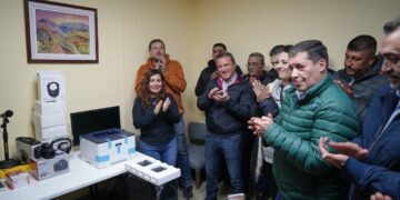 Luz Santángelo Carrizo con Rodrigo Brizuela y Doria en Chilecito El Gobierno Provincial sigue apoyando a los medios locales para garantizar una comunicación federal