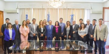 El gobernador Ricardo Quintela se reunió con rectores de las distintas universidades de la provincia para acentuar su apoyo a la educación universitaria