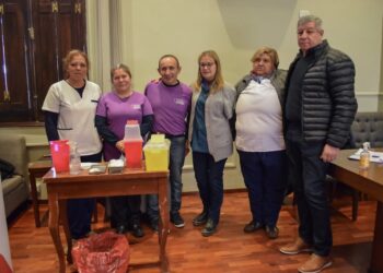 Salud impulsa operativos de concientización y vacunación en la administración pública