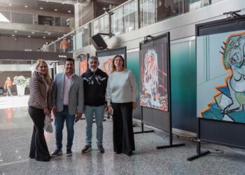 Alfredo Menem visitó la muestra “La vida dos veces” en el Congreso