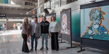 Alfredo Menem visitó la muestra “La vida dos veces” en el Congreso