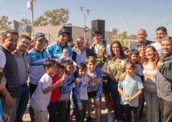 El gobernador Ricardo Quintela recibió al campeón del mundo en BMX, Thomás Maturano, y al equipo riojano que estuvo en el mundial de Escocia