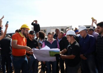 El gobernador Ricardo Quintela supervisó la obra del Gasoducto Productivo que beneficiará a las familias e industrias de la zona