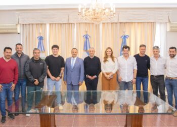 El gobernador Ricardo Quintela se reunió con autoridades y pilotos de la ACTC para el arribo de nueva categoría del deporte motor argentino