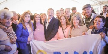 El Gobernador Quintela anunció que afiliadas y afiliados de PAMI podrán acceder a más de 3 mil medicamentos gratuitos en FARMAPOS