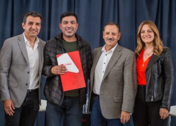 Por acuerdo en paritaria, 385 docentes reciben su titularización