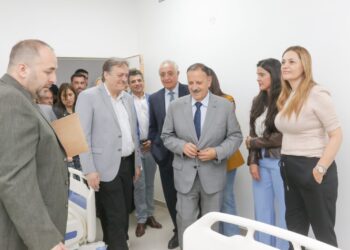 Quintela puso en funcionamiento tomógrafo e inauguró refacciones en Trauma shock, Hemodinamia, Urología y UTI en el Hospital Enrique Vera Barros