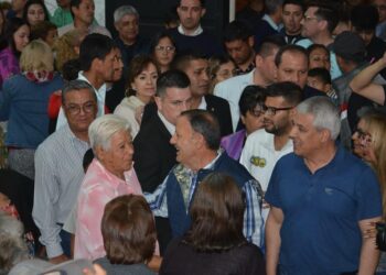 El gobernador inauguró tinglado en el centro vecinal del barrio San Martín, una obra que se desarrolló con el acompañamiento de AJALaR