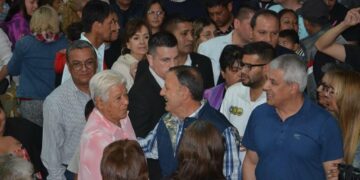 El gobernador inauguró tinglado en el centro vecinal del barrio San Martín, una obra que se desarrolló con el acompañamiento de AJALaR