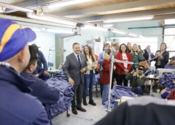 En su visita a Chilcal S.A. en Chepes