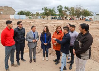 El Gobernador Ricardo Quintela constató el desarrollo de la obra de la nueva terminal de ómnibus de Chamical