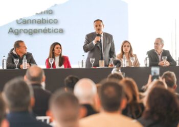 El gobernador Ricardo Quintela presentó “Federal”, el primer aceite de cannabis medicinal íntegramente producido en La Rioja