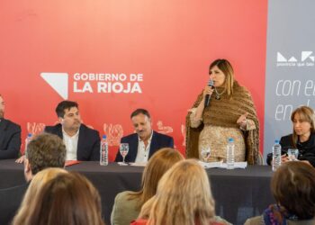 A través de Farmapos, afiliadas y afiliados de PAMI podrán acceder a más de 3 mil medicamentos gratuitos