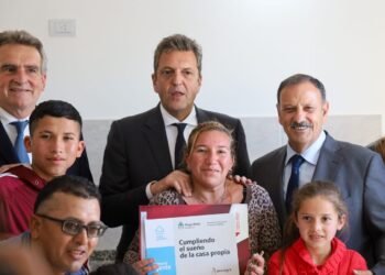 Entrega de 529 viviendas
