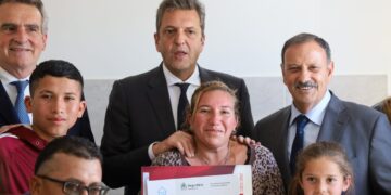 Entrega de 529 viviendas